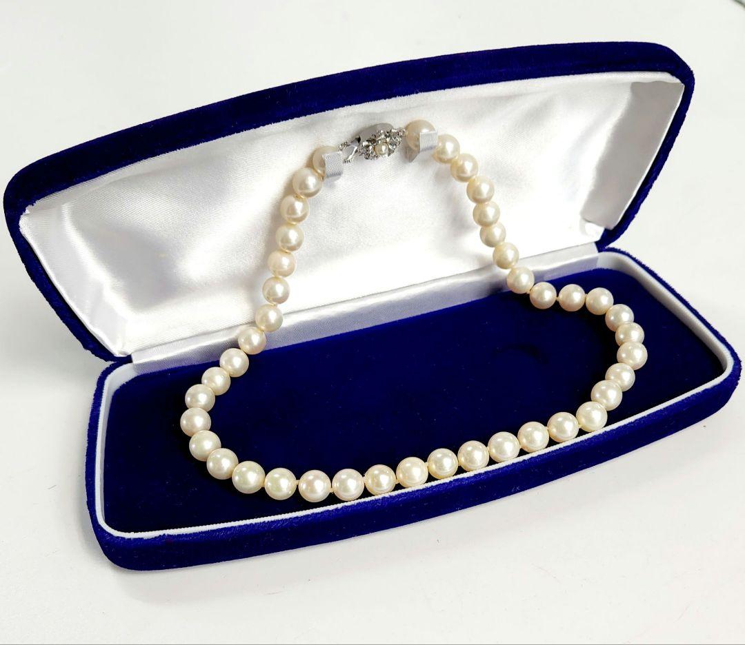 Akoya genuine pearl necklace with 9.5mm natural to cream beads on a 42cm silver chain