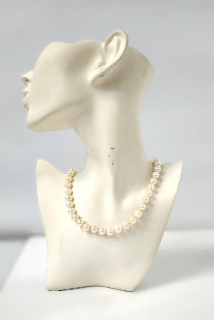 Akoya genuine pearl necklace with 9.5mm natural to cream beads on a 42cm silver chain