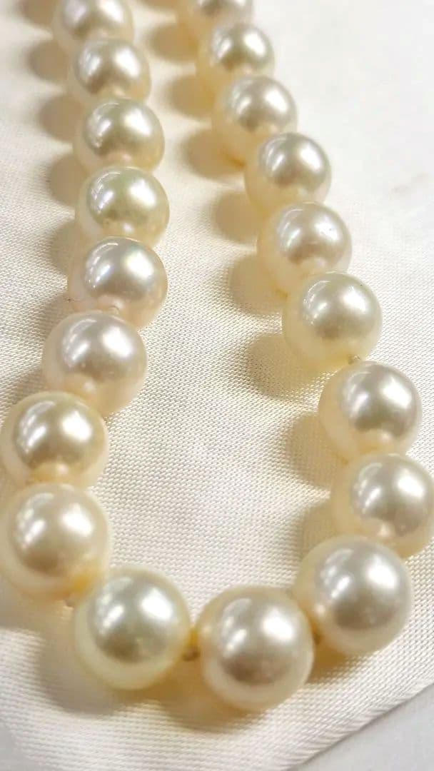 Akoya genuine pearl necklace with 9.5mm natural to cream beads on a 42cm silver chain
