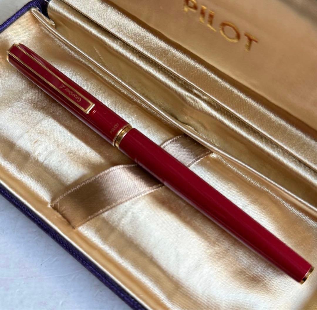 PILOT pen featuring a 14K gold nib with fountain pen and ballpoint pen functionality