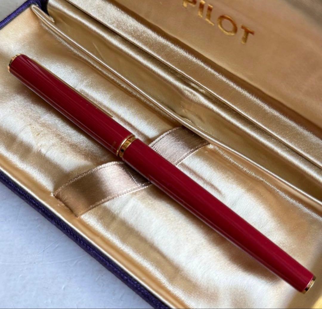 PILOT pen featuring a 14K gold nib with fountain pen and ballpoint pen functionality