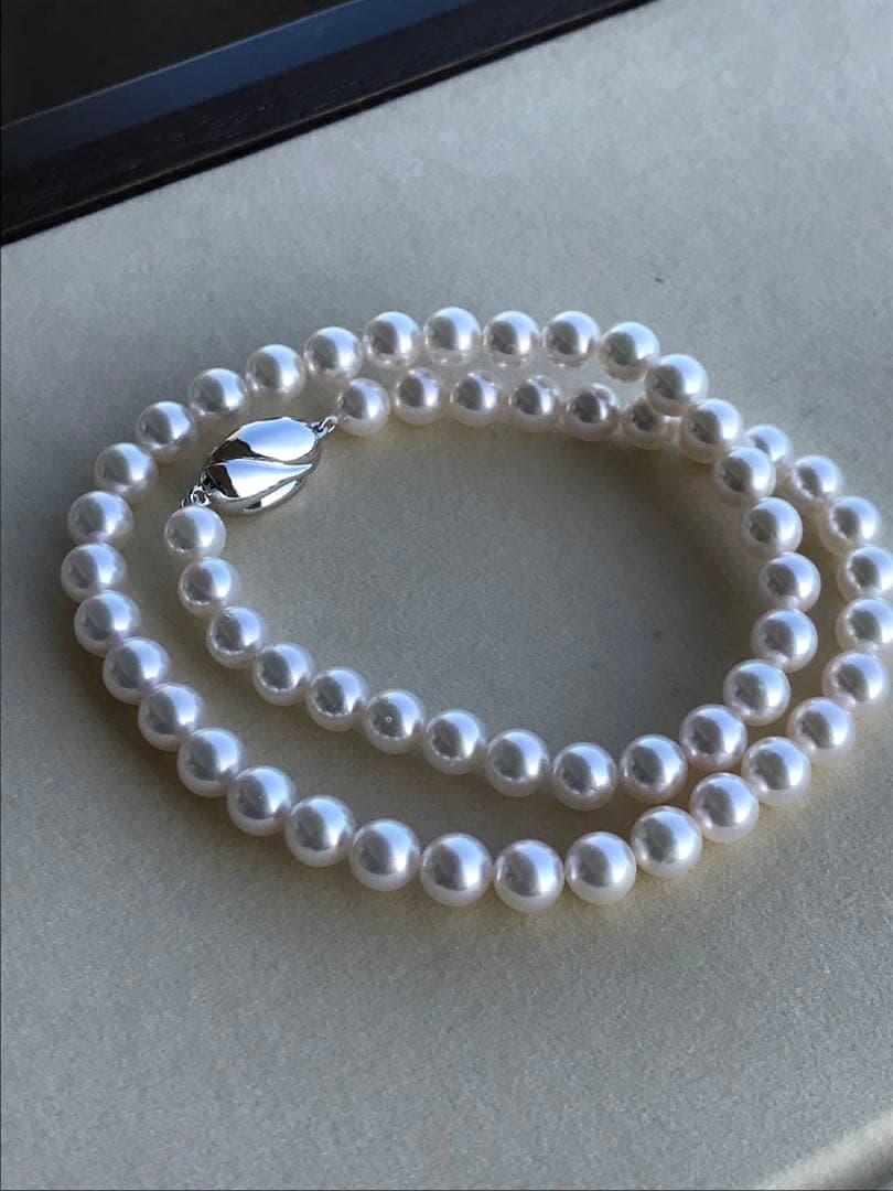 New Akoya Pearl Necklace featuring 7.5 mm round pink-based white pearls with appraisal certificate
