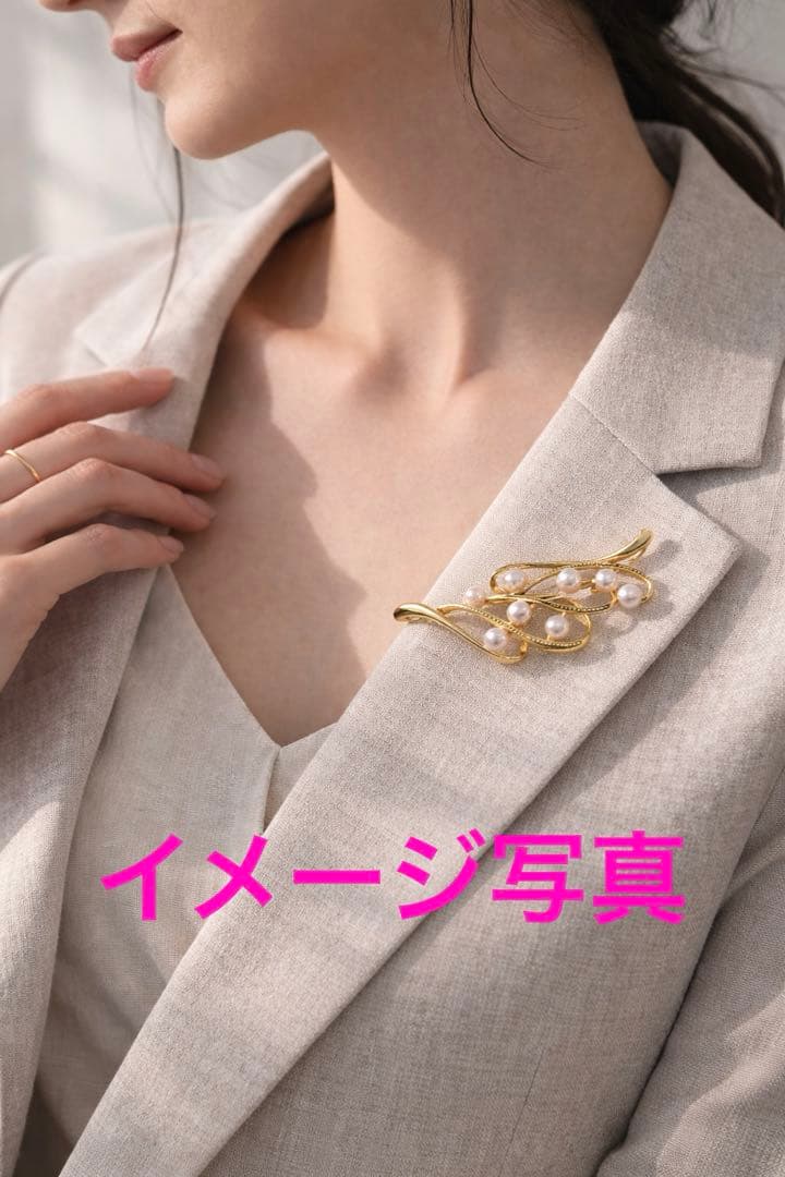 Akoya pearl silver choker necklace with gold color accents and matching brooch measuring 66mm by 30mm