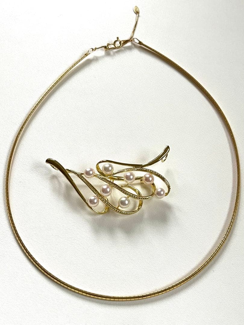 Akoya pearl silver choker necklace with gold color accents and matching brooch measuring 66mm by 30mm