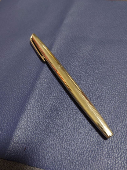 Close-up of Waterman Fountain Pen with 18K gold nib shown in detail