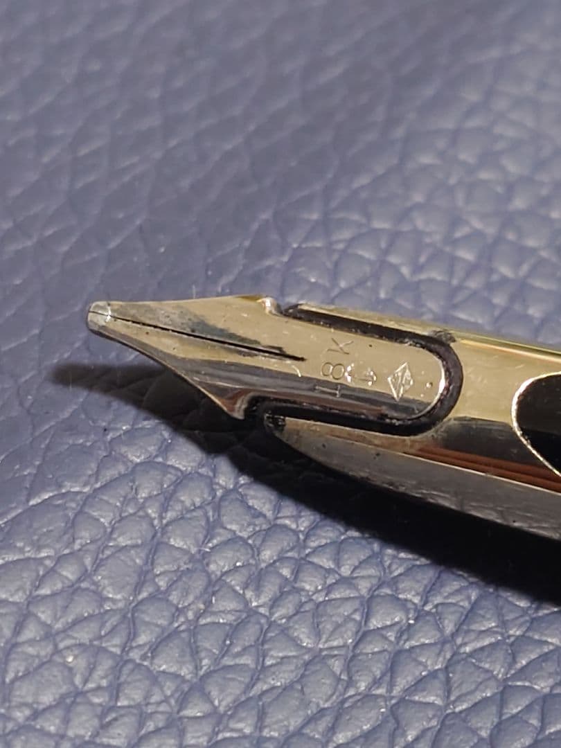 Close-up of Waterman Fountain Pen with 18K gold nib shown in detail