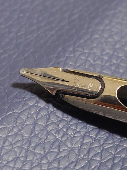 Close-up of Waterman Fountain Pen with 18K gold nib shown in detail