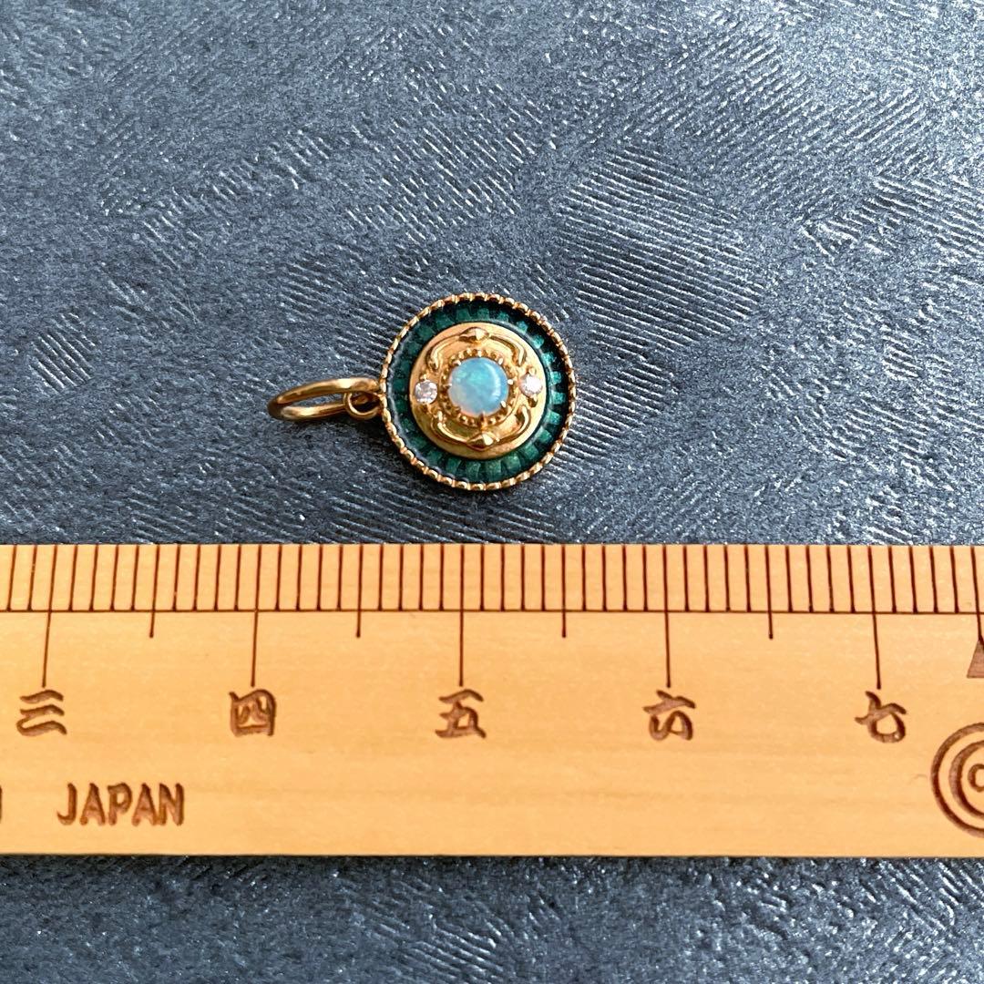 Agete K18 gold pendant top charm with diamond, opal, and green enamel, weight 1.0g, loop size 5mm