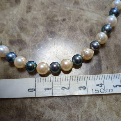 Multi-color Akoya pearl necklace with 925 stamp, length approximately 42 to 46 cm
