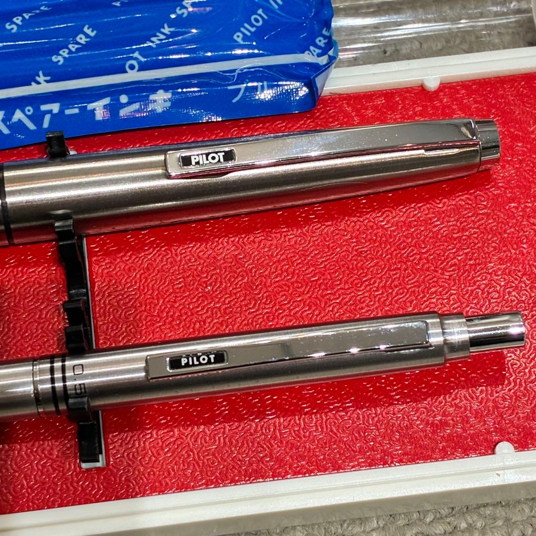 Pilot fountain pen and mechanical pencil set in silver and black with metal body and dedicated case