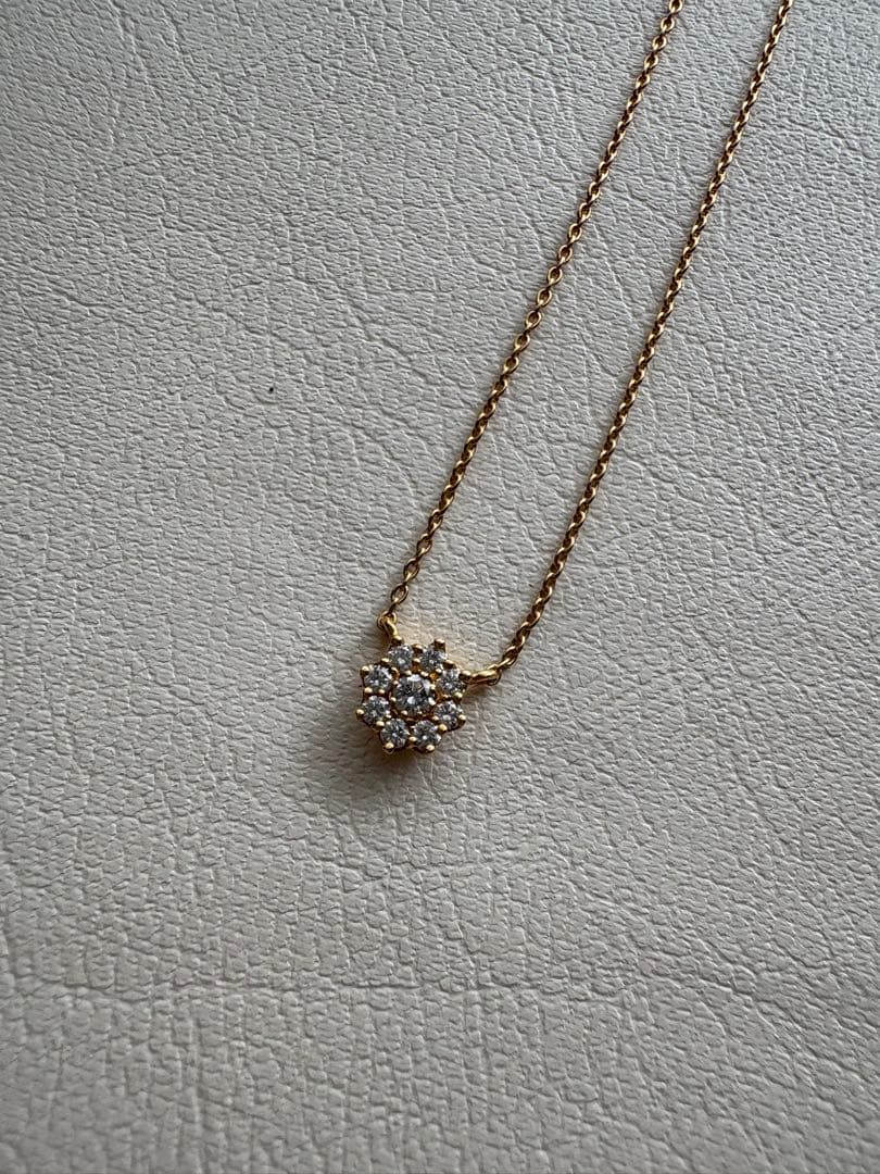 Bellesiora Diamond Necklace in gold K18 featuring sparkling diamonds on a delicate chain