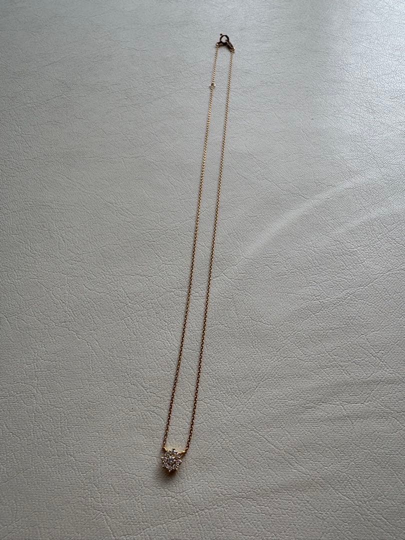 Bellesiora Diamond Necklace in gold K18 featuring sparkling diamonds on a delicate chain