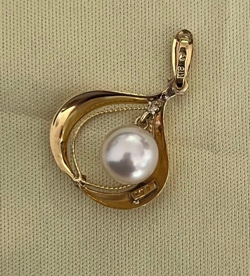 Tasaki Pearl Diamond Pendant Top in yellow gold featuring a 7mm pearl and small diamond