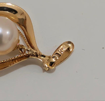 Tasaki Pearl Diamond Pendant Top in yellow gold featuring a 7mm pearl and small diamond
