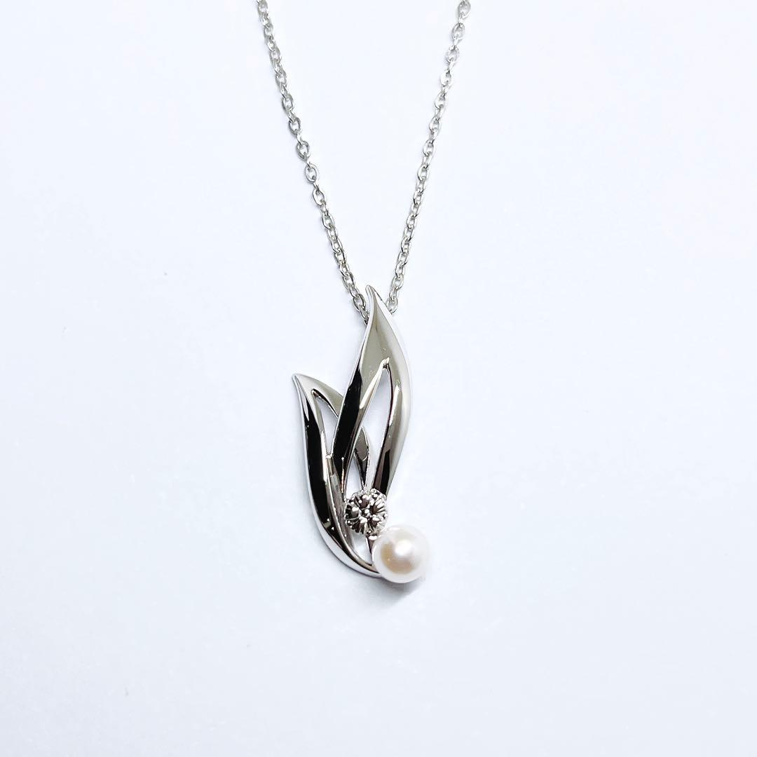 MIKIMOTO Baby Pearl Necklace with 5.1mm pearls and chrysanthemum mon pendant on silver chain