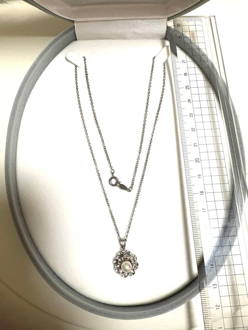 Mikimoto Showa Era antique pearl necklace with 45 cm platinum rhodium-coated chain and natural pearls