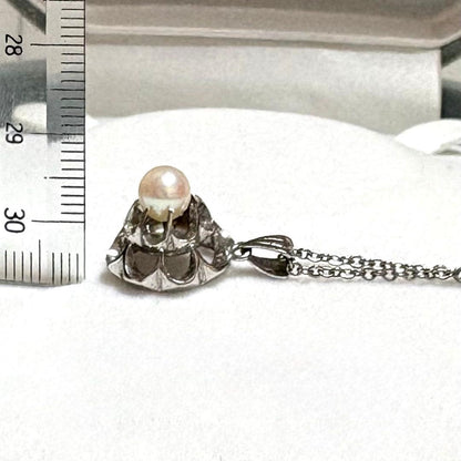 Mikimoto Showa Era antique pearl necklace with 45 cm platinum rhodium-coated chain and natural pearls