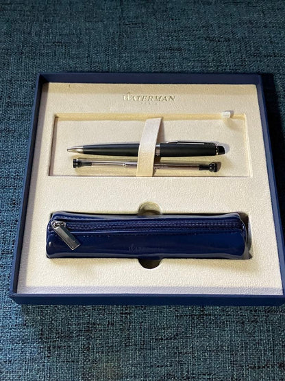 Black Waterman fountain pen measuring 14 cm with sleek design and gold accents