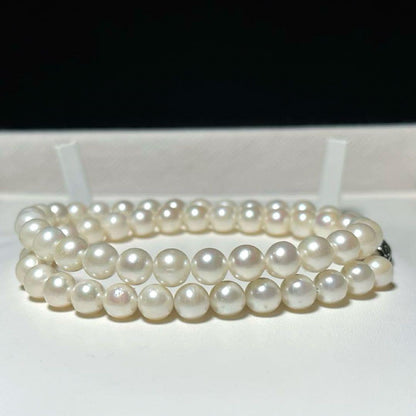 Akoya pearl necklace with round white pearls 6.6 to 7.0 mm on a 40.5cm silver chain