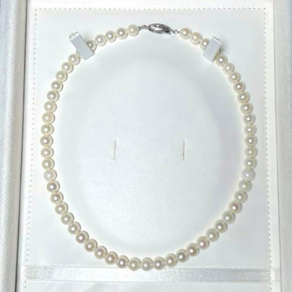 Akoya pearl necklace with round white pearls 6.6 to 7.0 mm on a 40.5cm silver chain