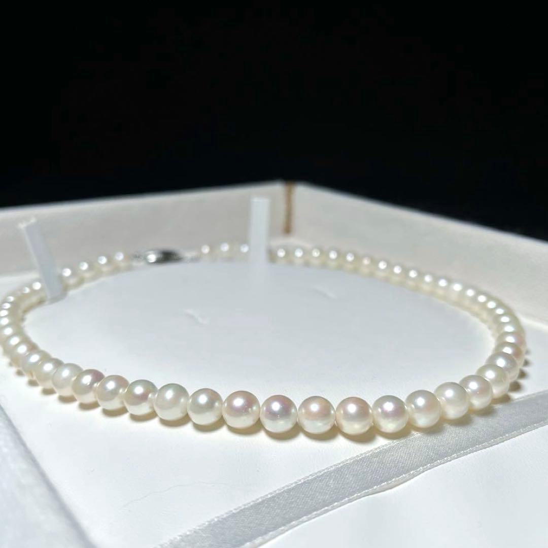 Akoya pearl necklace with round white pearls 6.6 to 7.0 mm on a 40.5cm silver chain
