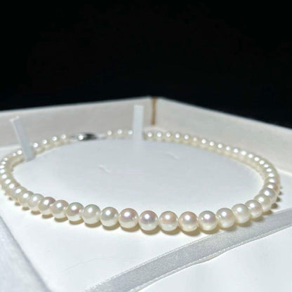 Akoya pearl necklace with round white pearls 6.6 to 7.0 mm on a 40.5cm silver chain
