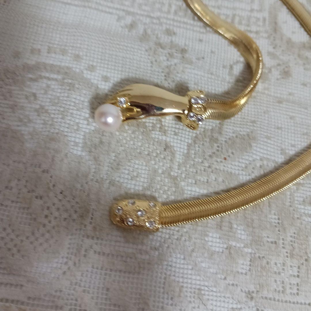 Ise-Shima Akoya Pearl Hand Motif Necklace with 45 cm chain displayed on white background