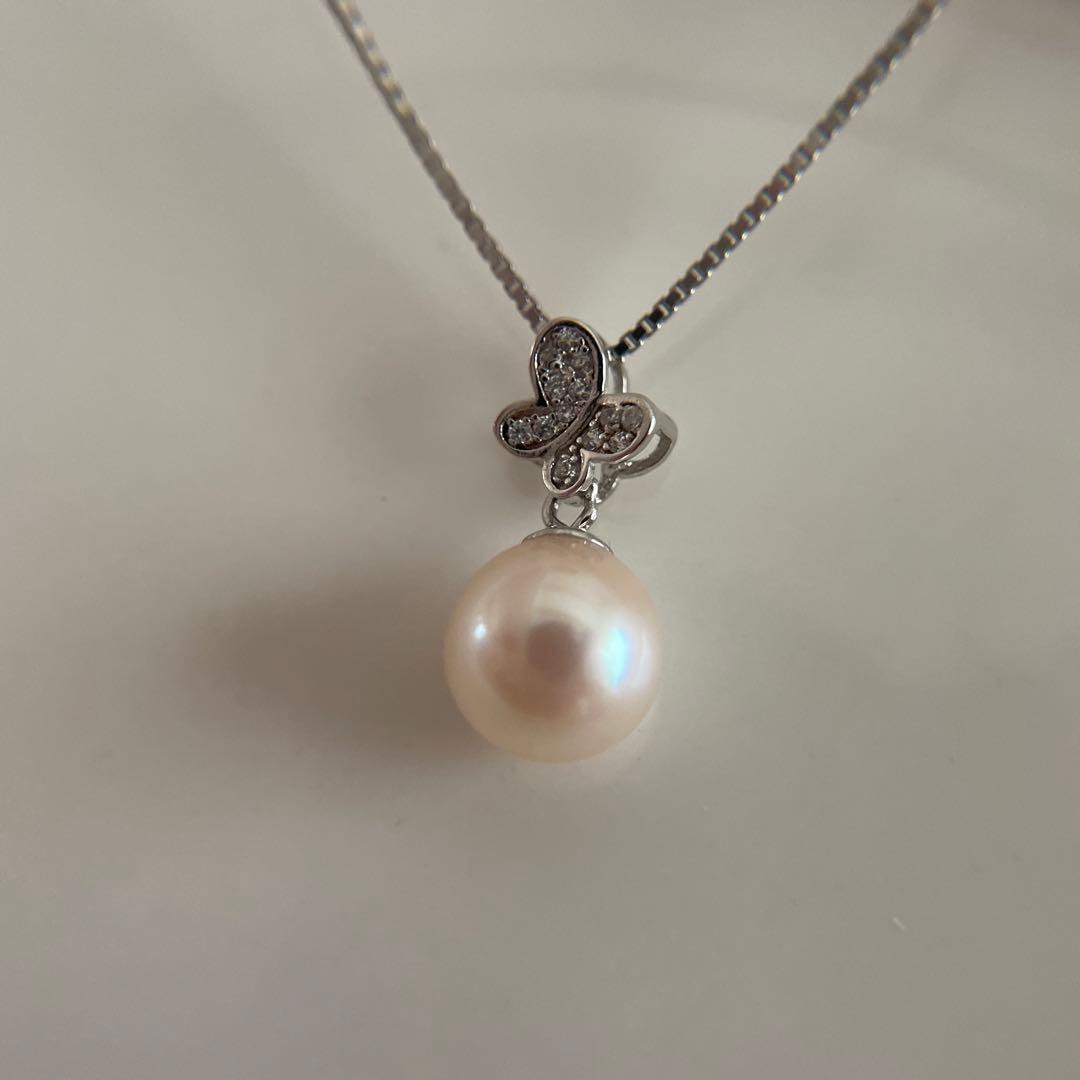 Uwajima Akoya 8.7mm single pearl necklace with butterfly motif on silver 925 chain