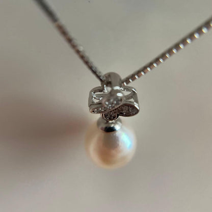 Uwajima Akoya 8.7mm single pearl necklace with butterfly motif on silver 925 chain