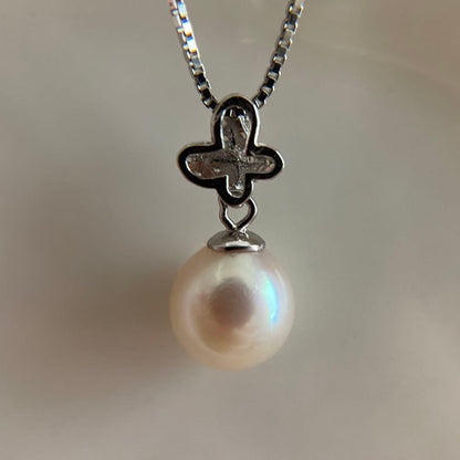 Uwajima Akoya 8.7mm single pearl necklace with butterfly motif on silver 925 chain