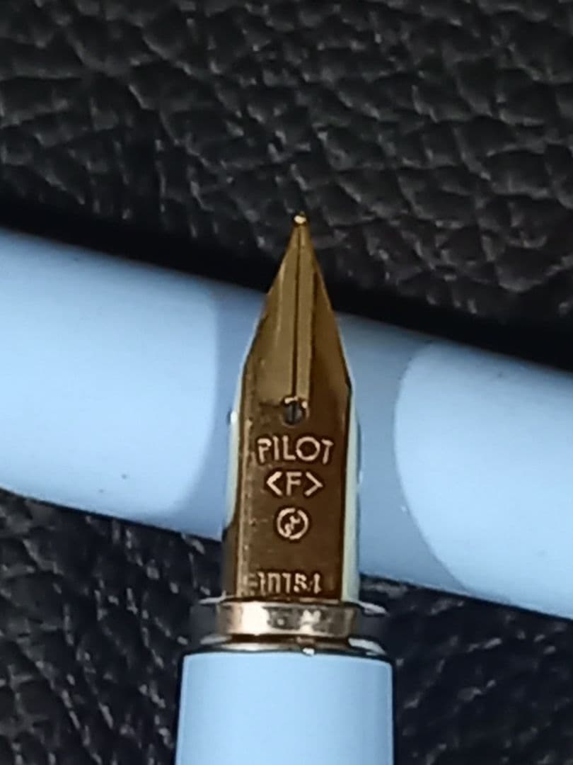 Pilot Lady discontinued vintage fountain pen H184 1984 model, fine golden point, shown without ink