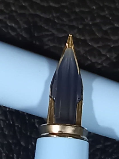 Pilot Lady discontinued vintage fountain pen H184 1984 model, fine golden point, shown without ink