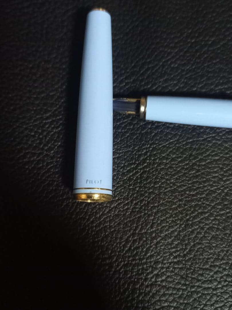 Pilot Lady discontinued vintage fountain pen H184 1984 model, fine golden point, shown without ink