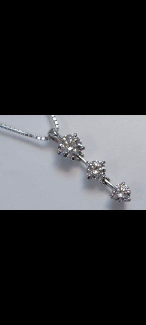Beautiful TASAKI 3-Stone Diamond Necklace Trilogie 0.54ct in platinum with three round diamonds