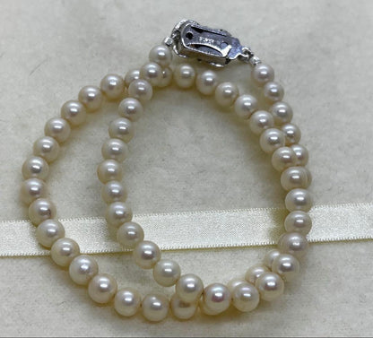 Akoya pearl necklace with 6-6.5 mm white pearls on a 40 cm strand