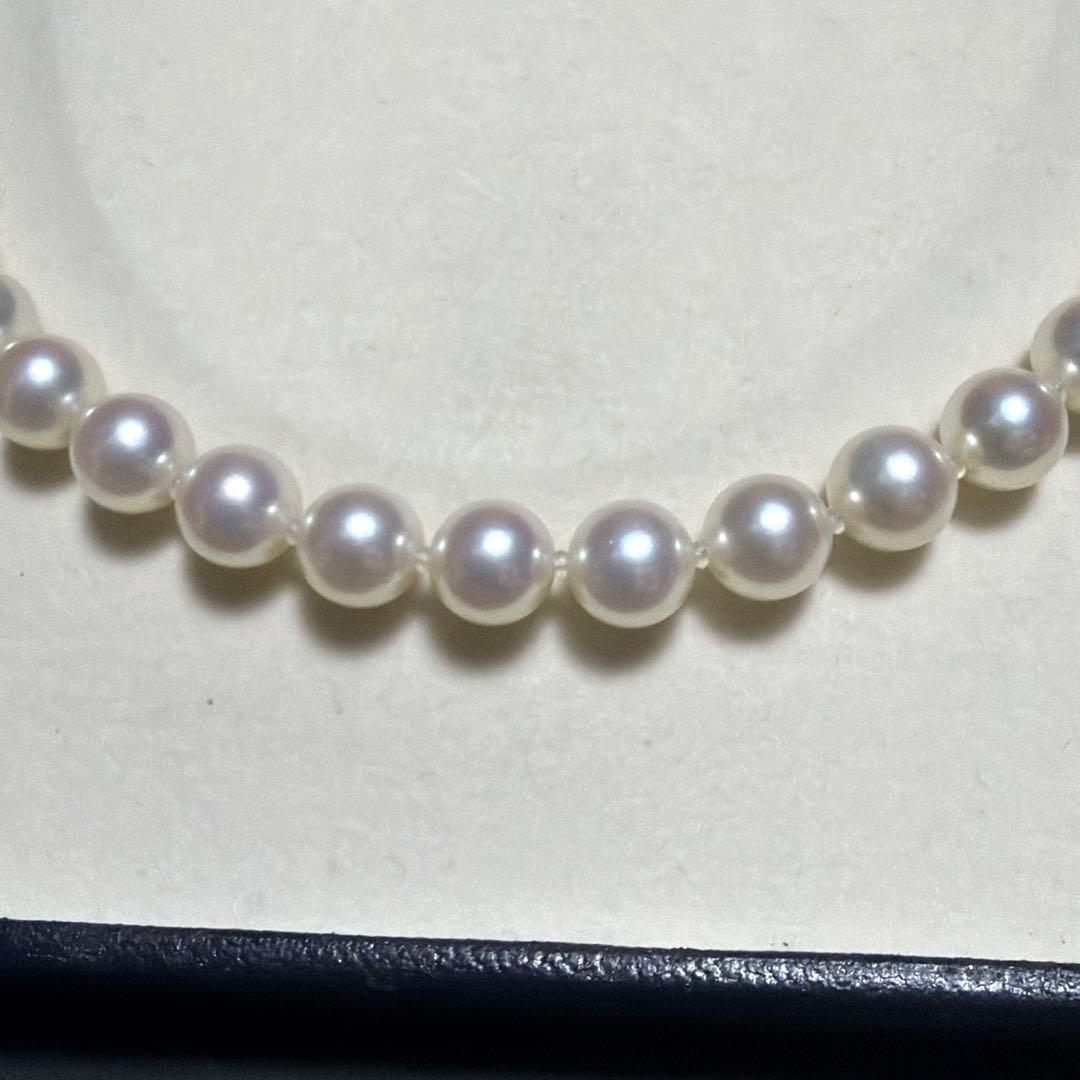 K14WG MIKIMOTO Akoya Pearl Necklace with 8.0mm pearls and strong luster, 39 cm length