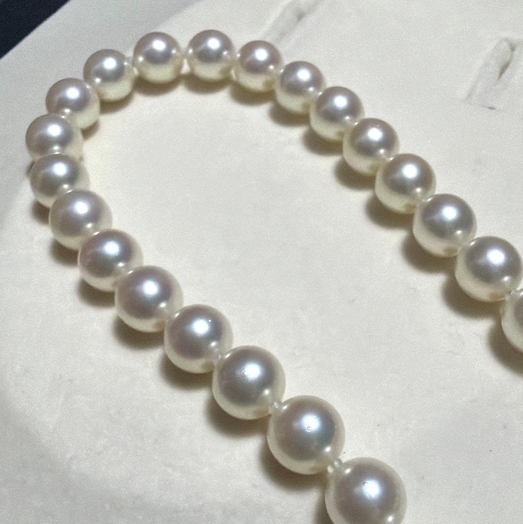 K14WG MIKIMOTO Akoya Pearl Necklace with 8.0mm pearls and strong luster, 39 cm length