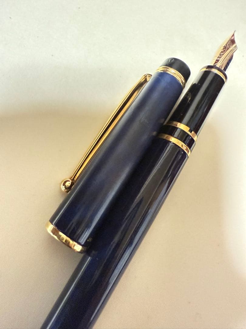 Pilot Pen GRANCE Blue Marble 14K fountain pen with blue marble barrel and gold accents