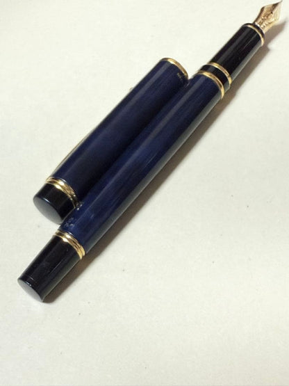 Pilot Pen GRANCE Blue Marble 14K fountain pen with blue marble barrel and gold accents