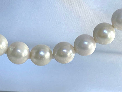 8.5mm Akoya pearl necklace with silver clasp and matching round pearl earrings featuring exposed flesh markings
