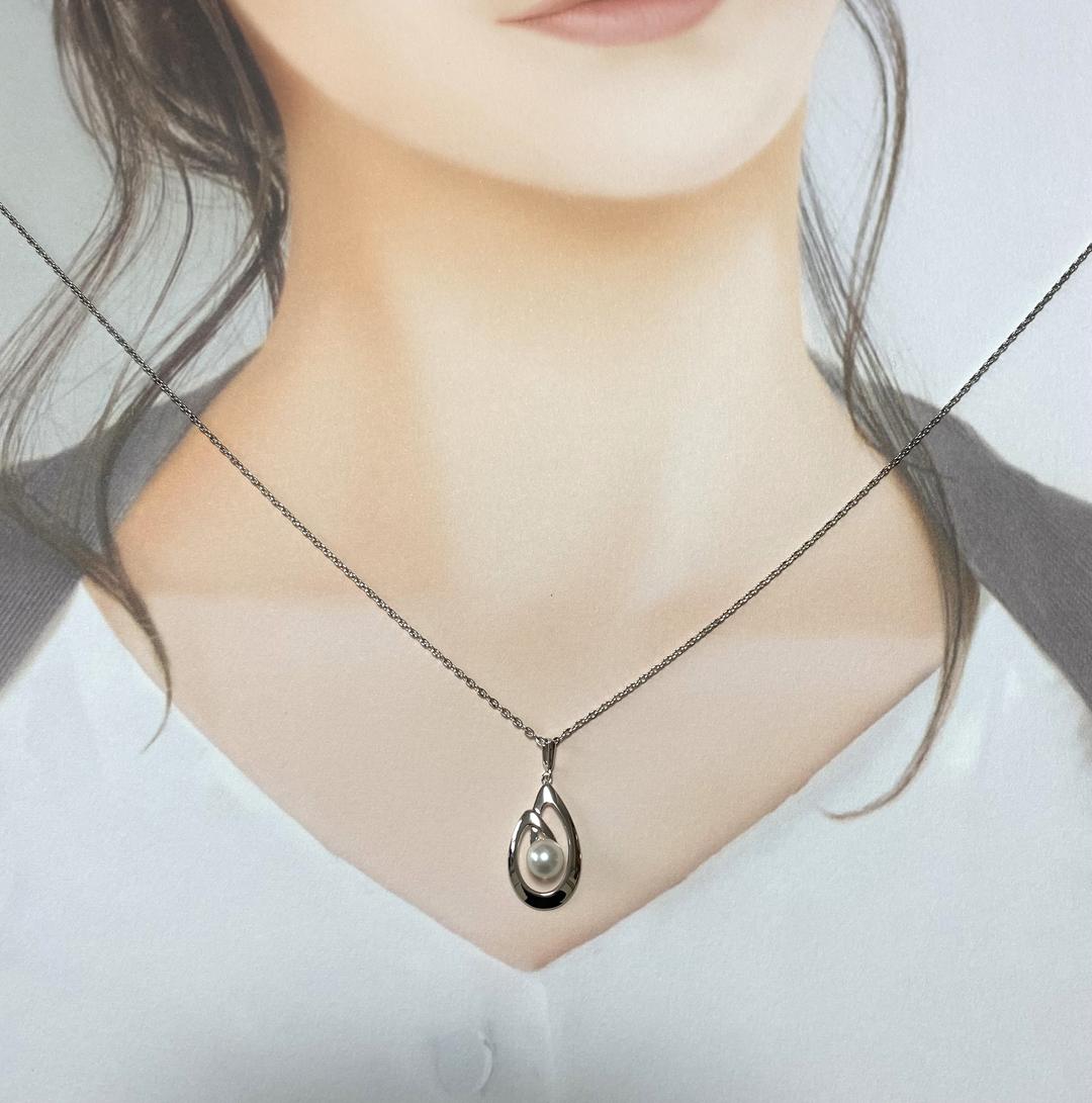 Mikimoto Akoya Pearl Leaf Necklace featuring 6mm pearls and a 1.2 x 2 cm leaf pendant on a 40.5 cm chain