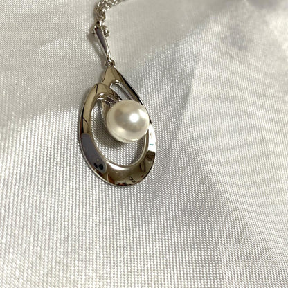 Mikimoto Akoya Pearl Leaf Necklace featuring 6mm pearls and a 1.2 x 2 cm leaf pendant on a 40.5 cm chain