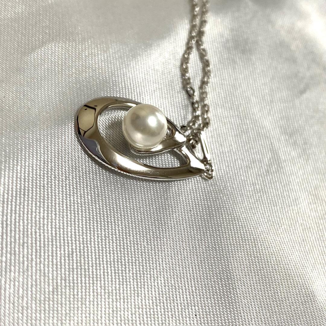 Mikimoto Akoya Pearl Leaf Necklace featuring 6mm pearls and a 1.2 x 2 cm leaf pendant on a 40.5 cm chain