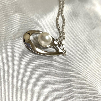 Mikimoto Akoya Pearl Leaf Necklace featuring 6mm pearls and a 1.2 x 2 cm leaf pendant on a 40.5 cm chain