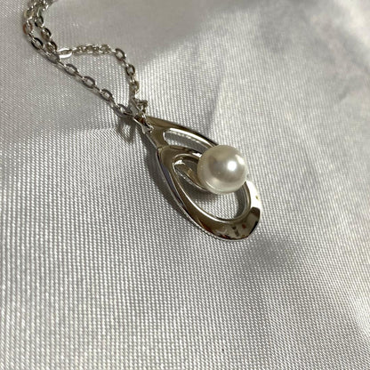 Mikimoto Akoya Pearl Leaf Necklace featuring 6mm pearls and a 1.2 x 2 cm leaf pendant on a 40.5 cm chain