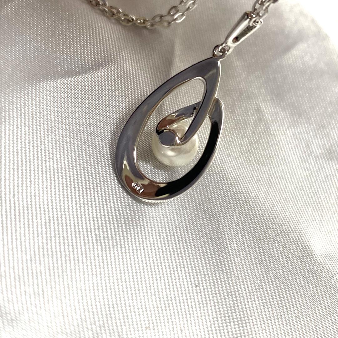Mikimoto Akoya Pearl Leaf Necklace featuring 6mm pearls and a 1.2 x 2 cm leaf pendant on a 40.5 cm chain