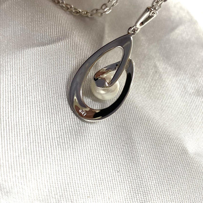 Mikimoto Akoya Pearl Leaf Necklace featuring 6mm pearls and a 1.2 x 2 cm leaf pendant on a 40.5 cm chain
