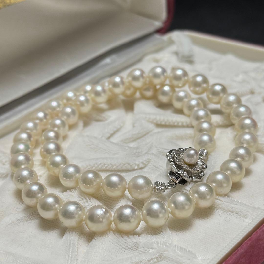 Akoya pearl necklace with 7.5-8.0mm white pearls and silver fittings, 43cm length