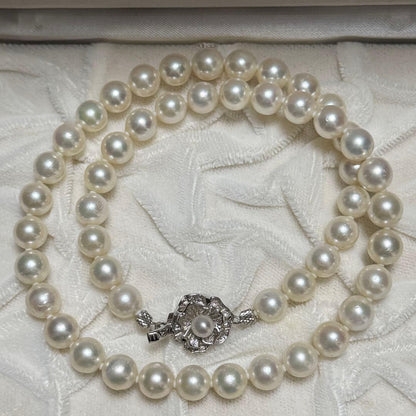 Akoya pearl necklace with 7.5-8.0mm white pearls and silver fittings, 43cm length