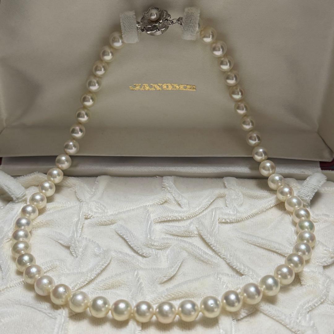 Akoya pearl necklace with 7.5-8.0mm white pearls and silver fittings, 43cm length